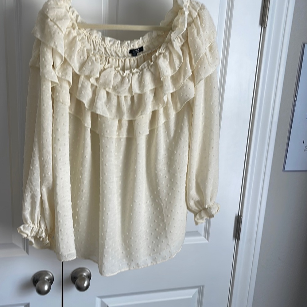 Blouse off shoulder